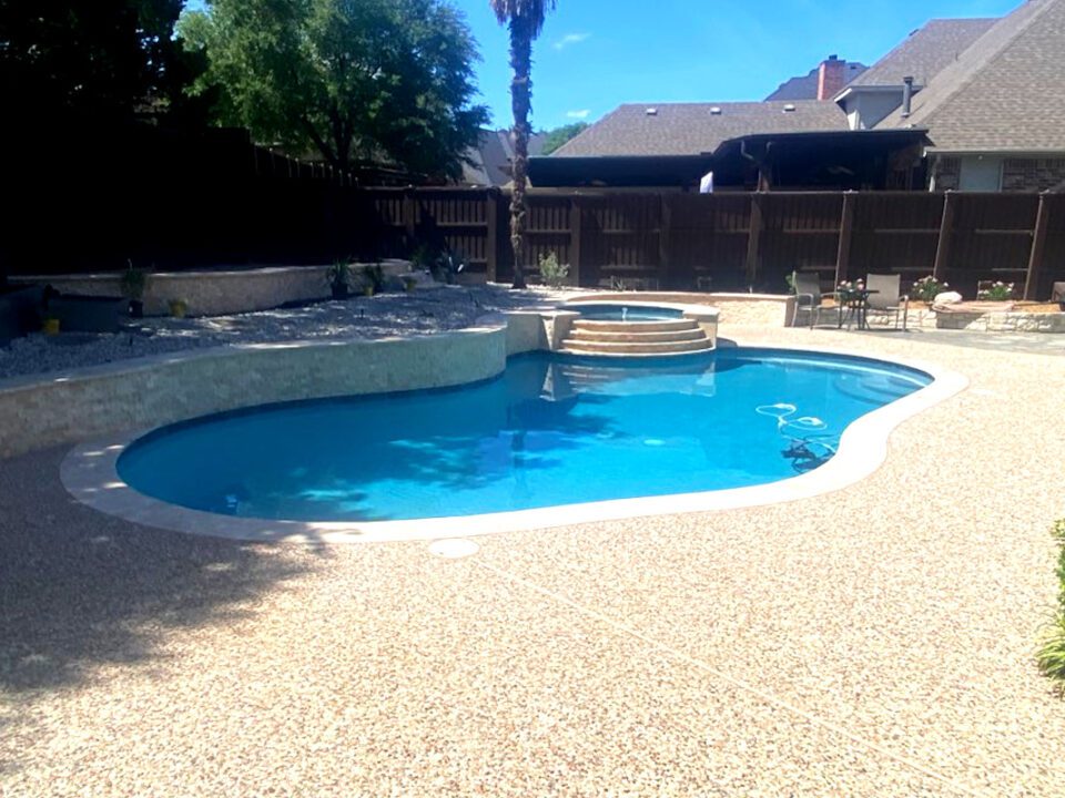 A pool with travertine pool tiles after pool renovation my Morton Pool Solutions